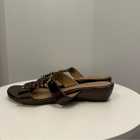 Madeline Stuart Sandals. Women’s 9. - Picture 3 of 7